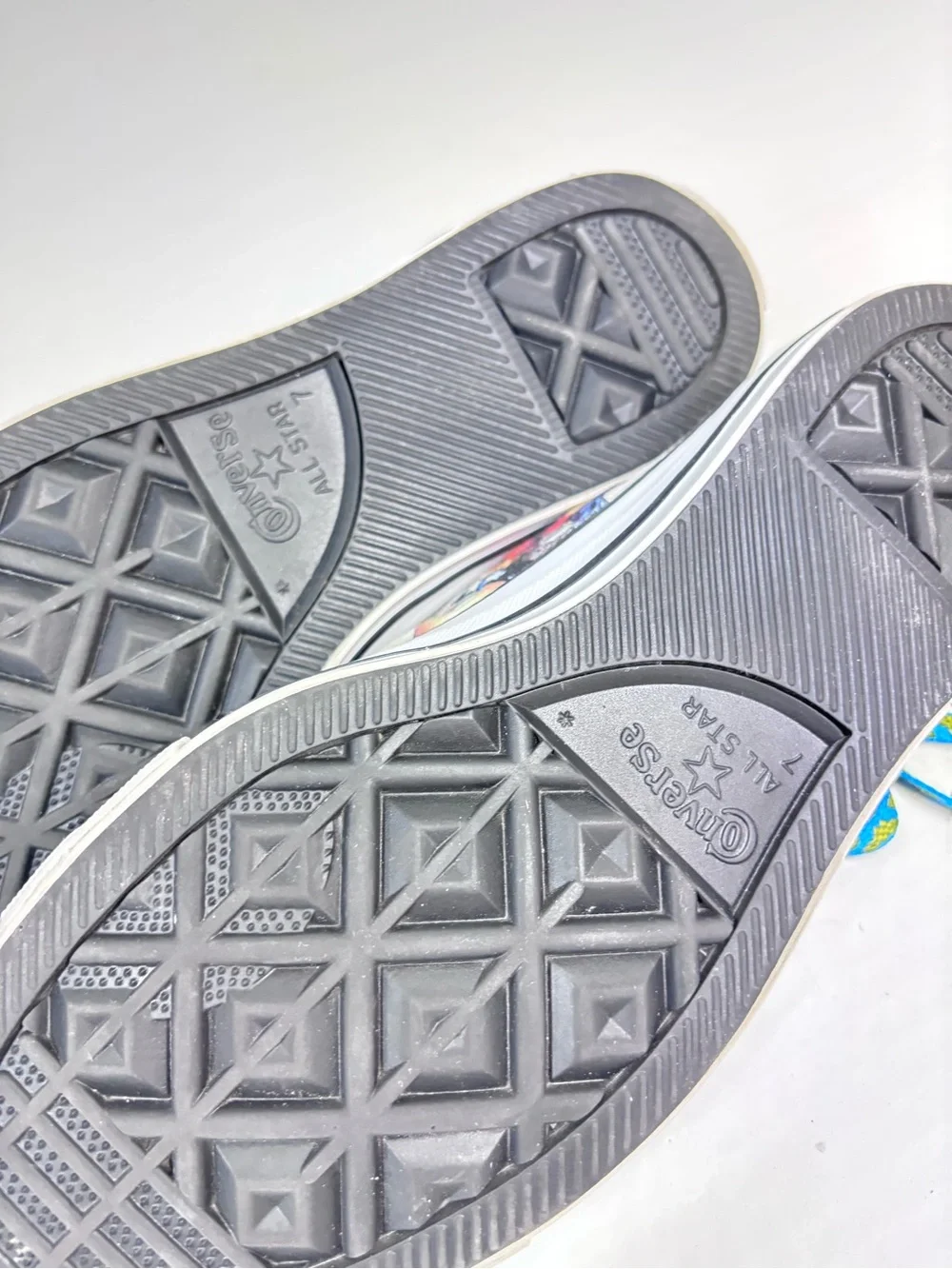 Wonder Woman High-Top Converse Sneakers Women’s 9 Men’s 7 Like New - Picture 9 of 11